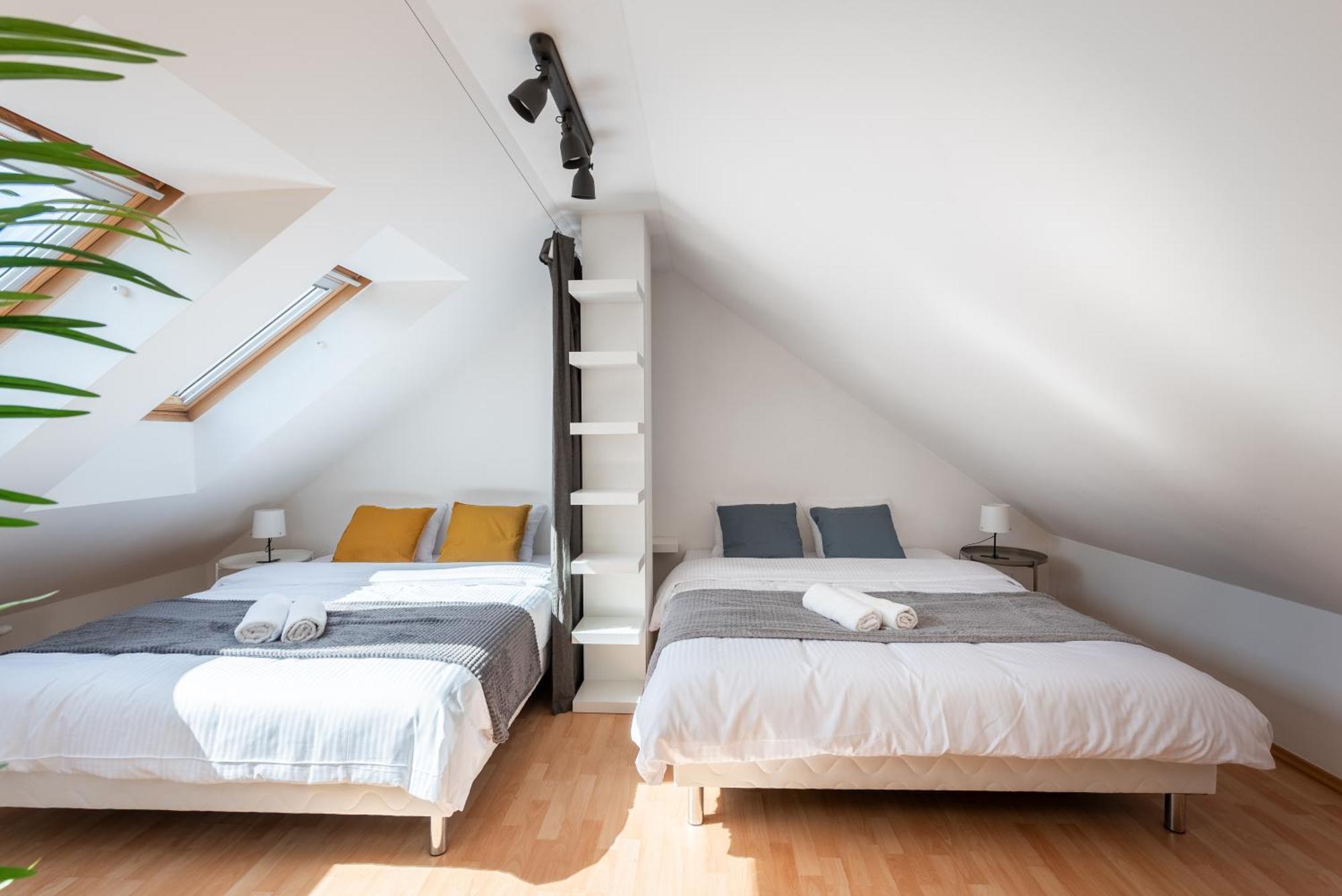 2-level With Large Balcony Daire Prag