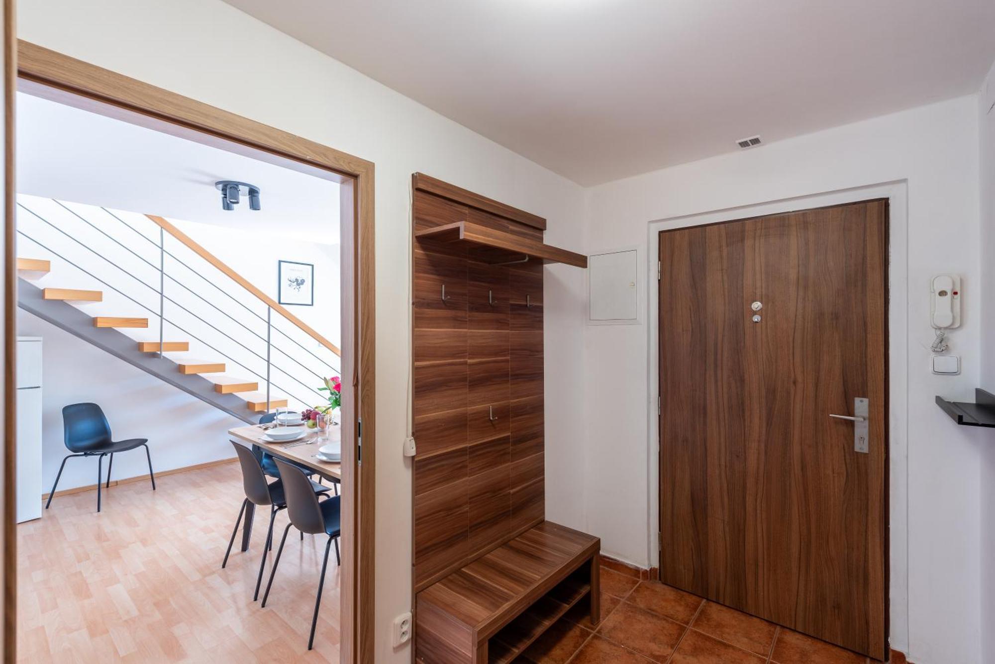 2-level With Large Balcony Daire Prag