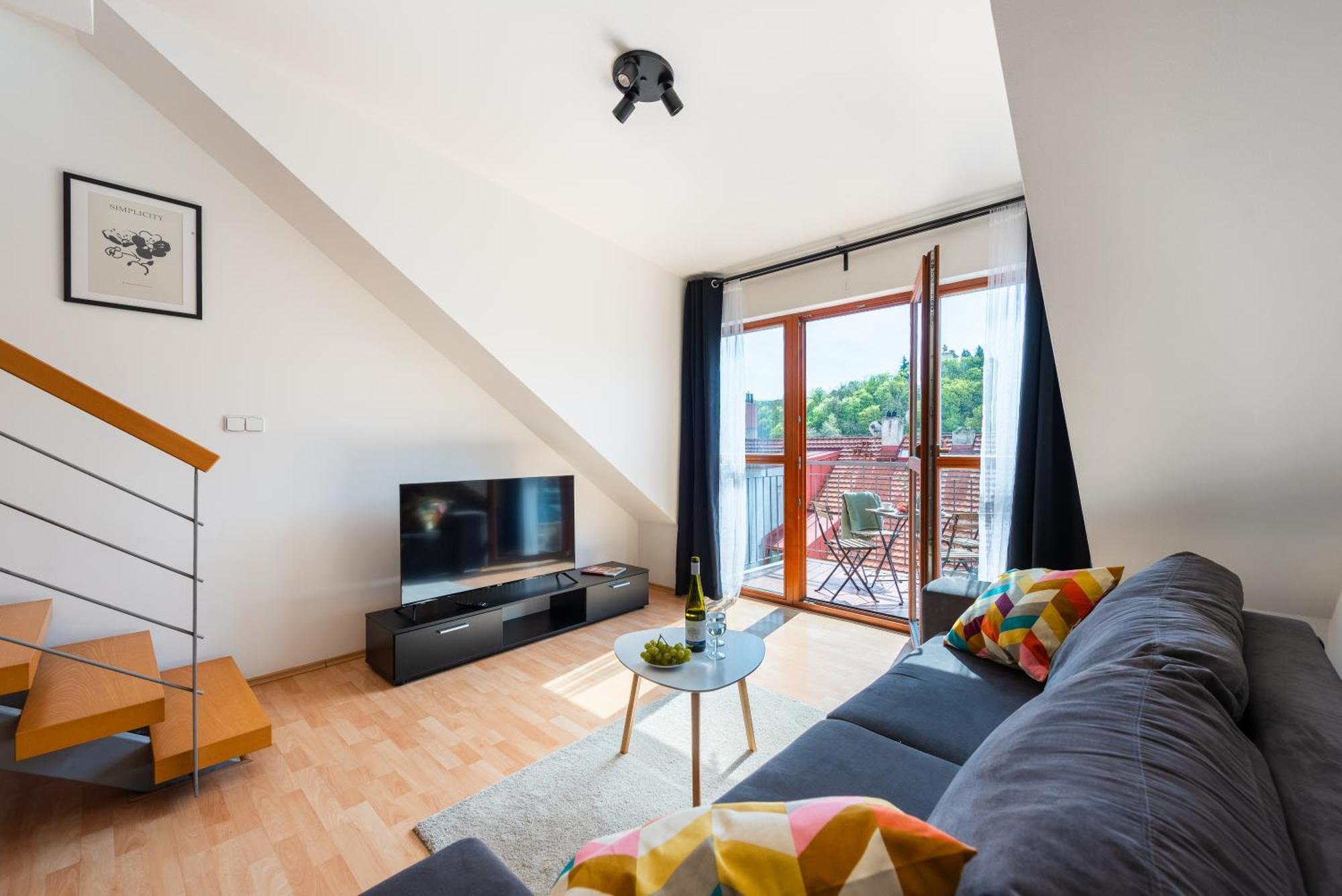 2-level With Large Balcony Daire Prag