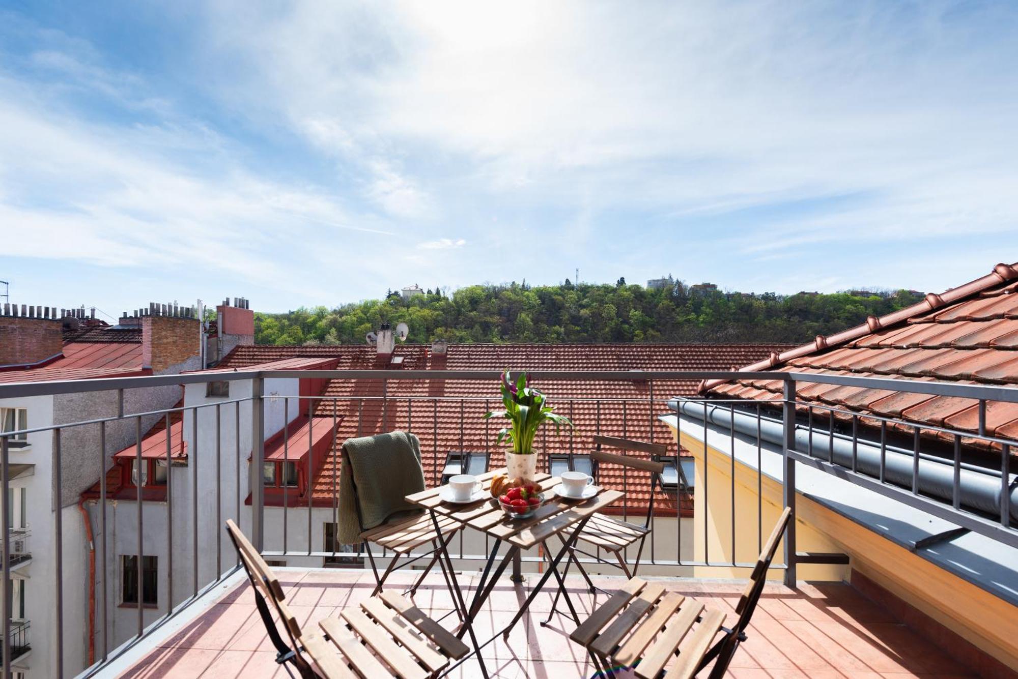 2-level With Large Balcony Daire